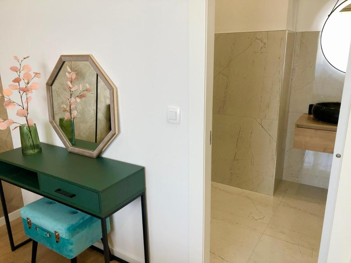 Hedone City Luxury Apartments With Free Parking プーラ エクステリア 写真